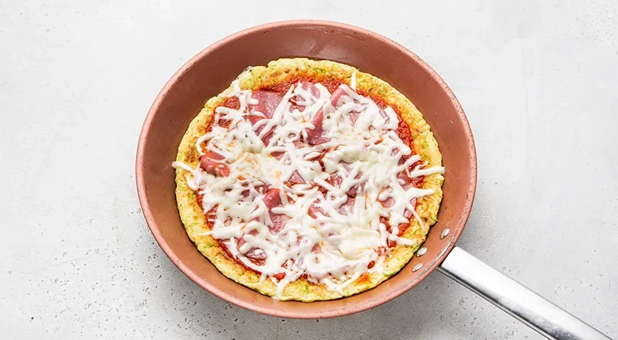 Пицца из кабачков на сковороде: шаг 6