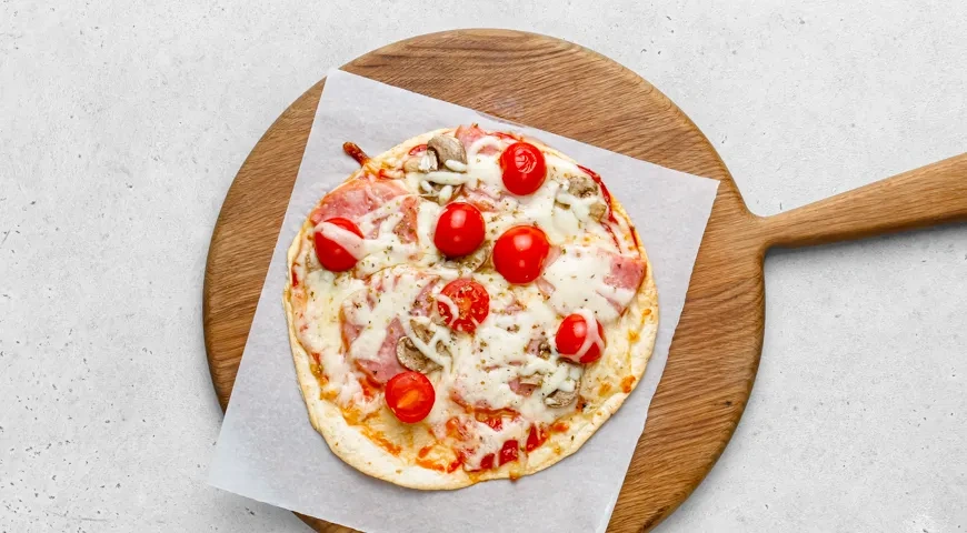 Пицца на тортилье на сковороде: шаг 6