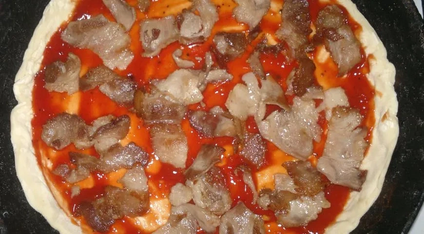Пицца с оливками и беконом: шаг 6