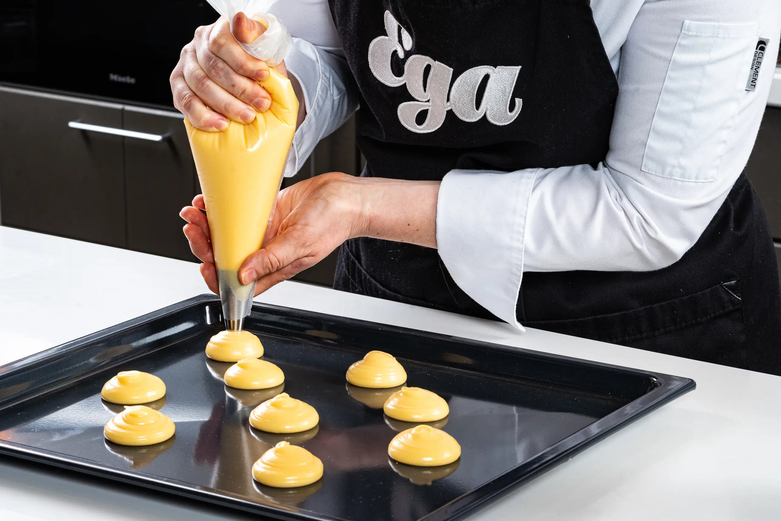 Шаг 6: Пирожные «Лебеди»