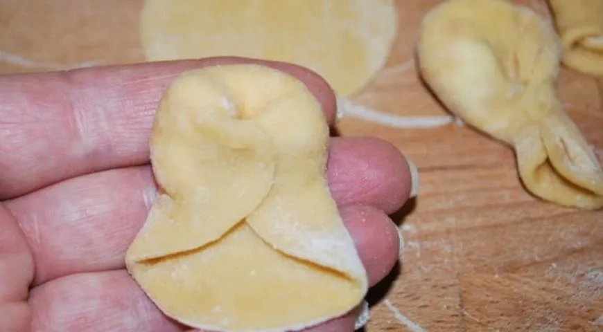 Плетеные сардинские равиоли Кулурджонес: шаг 6