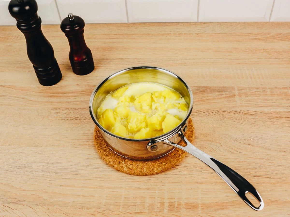 Шаг 6: Простое картофельное пюре на молоке