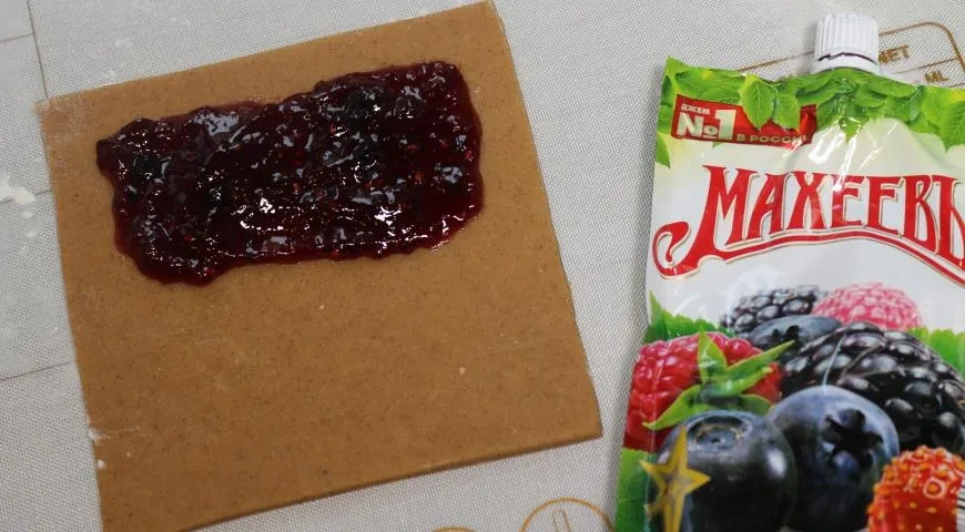 Пряники с джемом с "Махеевъ" на 14 февраля: шаг 6