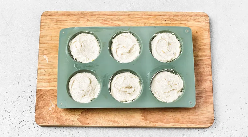 Пышные сырники с манкой (в духовке): шаг 6