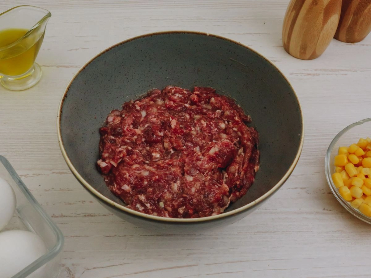 Шаг 6: Рис с фрикадельками и кукурузой