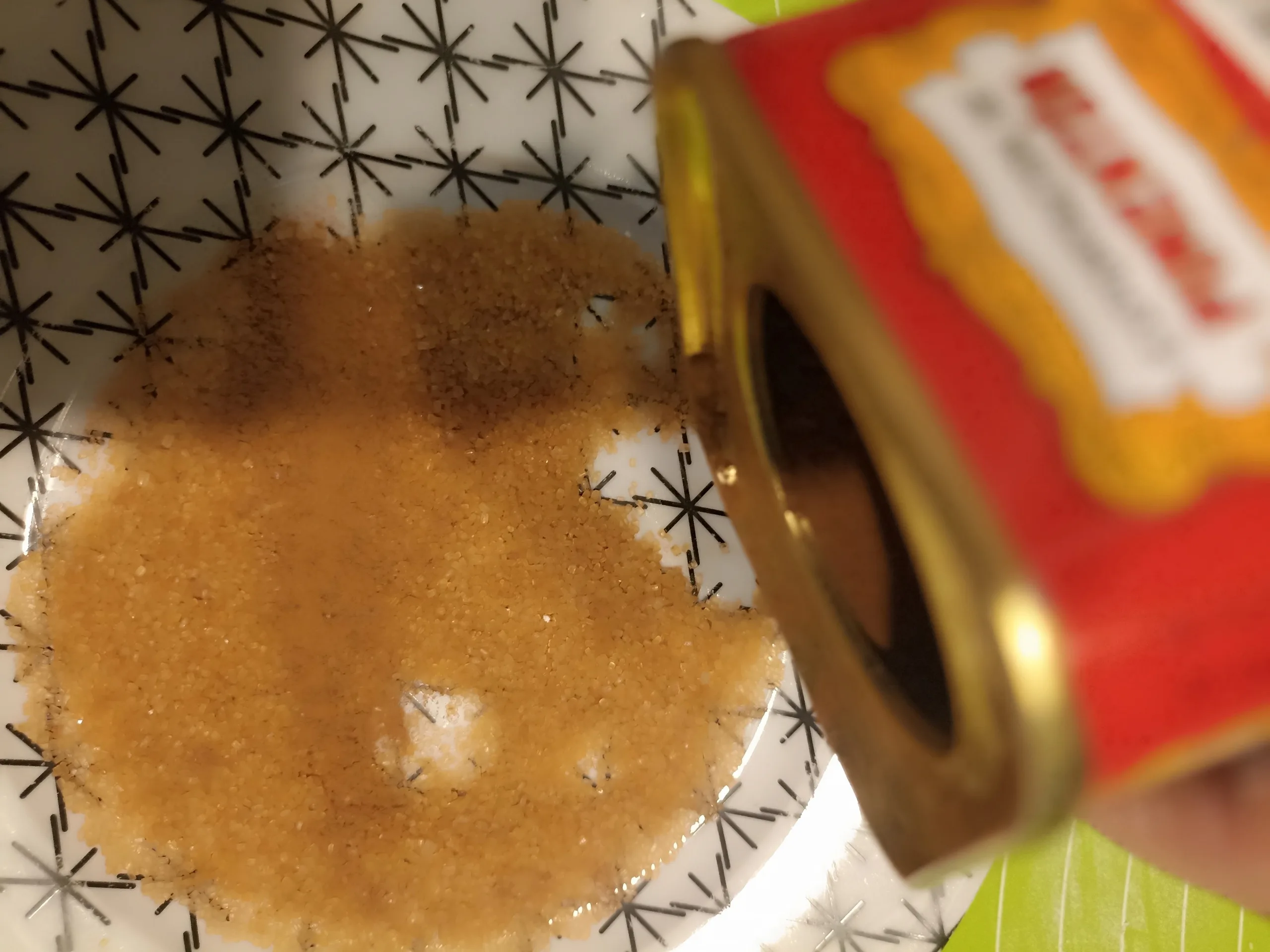 Шаг 6: Рогалики-подковки с яблоком из слоеного теста