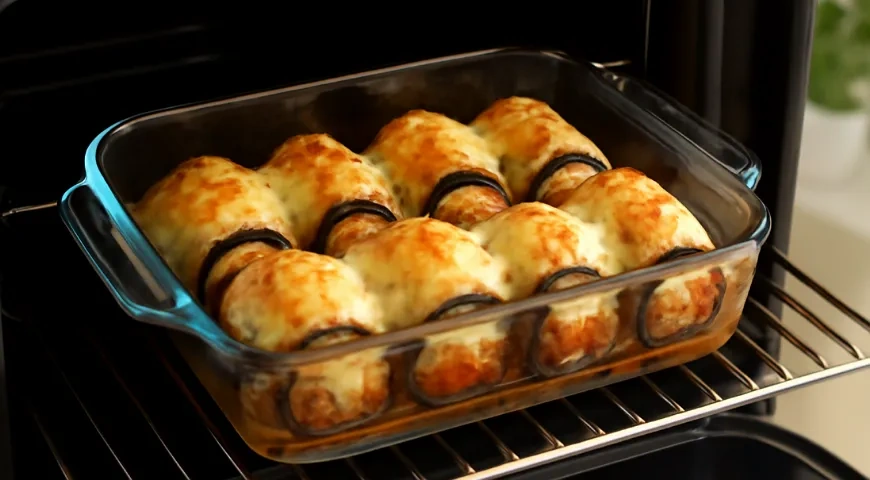 Рулетики из баклажанов с помидорами, сыром и чесноком: шаг 6