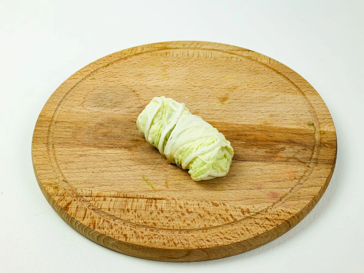 Шаг 6: Рулетики с творогом в пекинской капусте