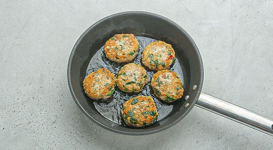 Рыбные котлеты из лосося по-тайски: шаг 6