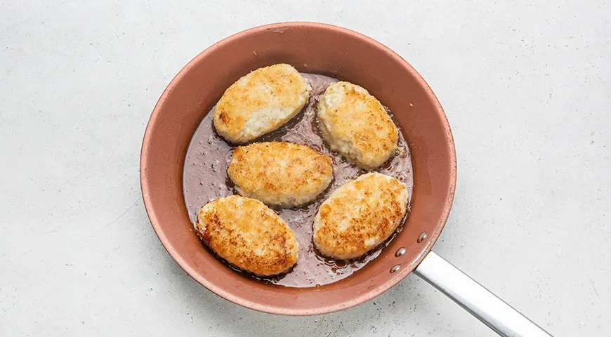 Рыбные котлеты с салом и манкой по-домашнему: шаг 6