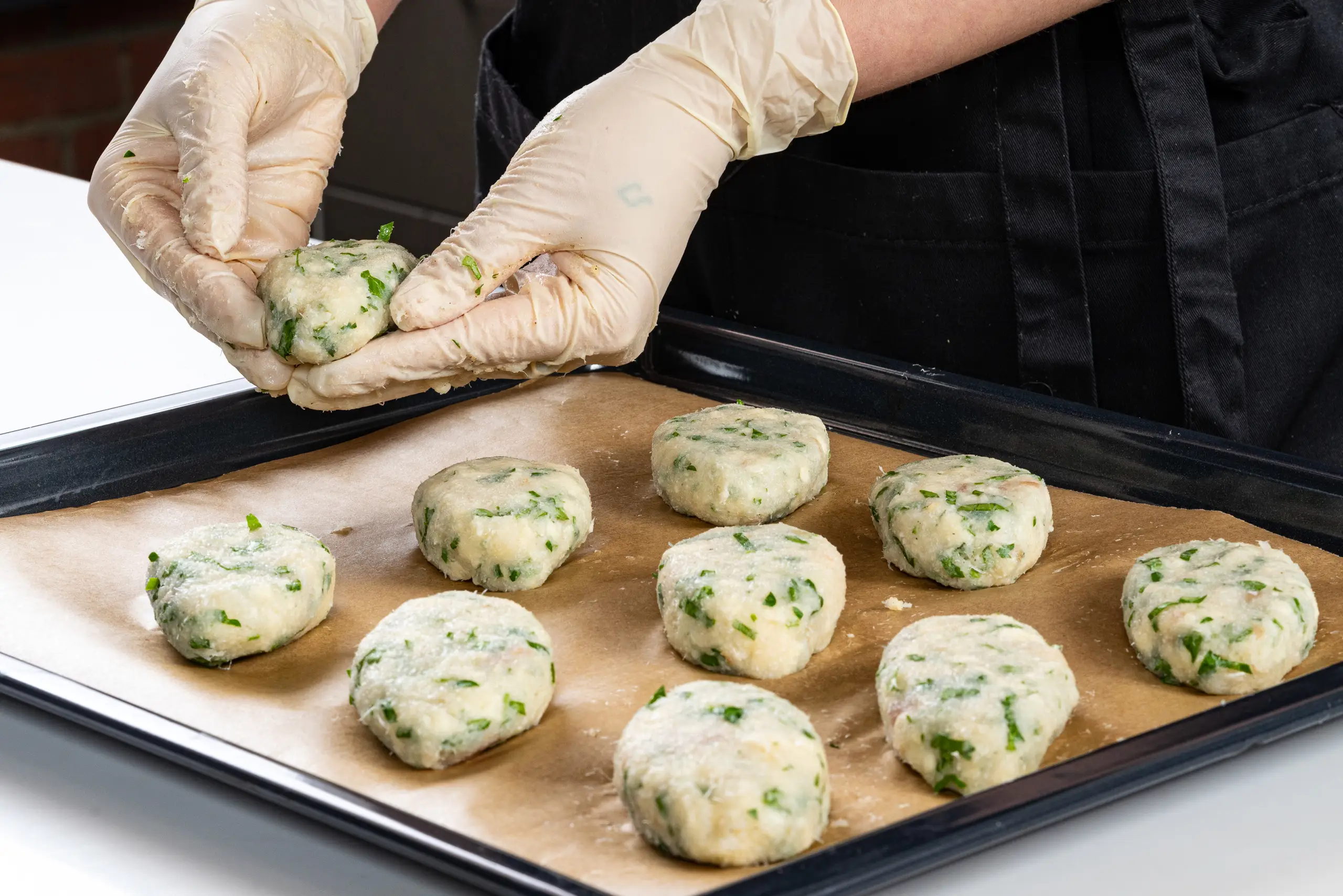 Шаг 6: Рыбные котлеты в духовке со сливочным соусом