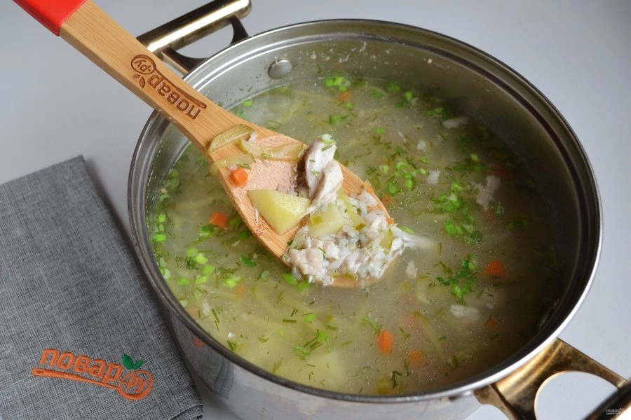 Шаг 6: Рыбный суп с солеными огурцами