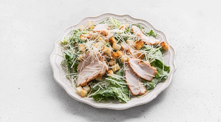 Салат Цезарь с копченой курицей: шаг 6