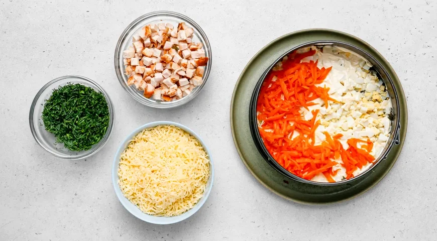 Салат «Грибное лукошко» с опятами и курицей: шаг 6