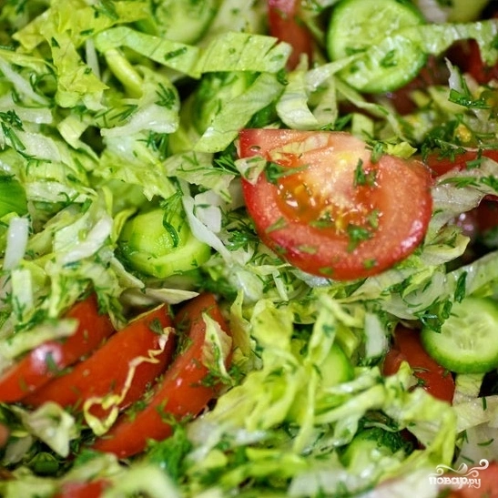 Шаг 6: Салат из огурцов и помидор о в