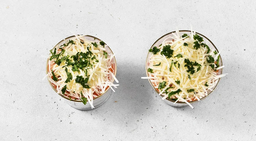 Салат-коктейль с ветчиной, огурцом и сыром: шаг 6