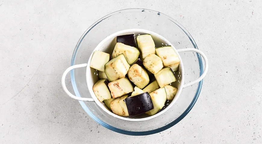 Салат «Лаззат» с хрустящими баклажанами: шаг 6