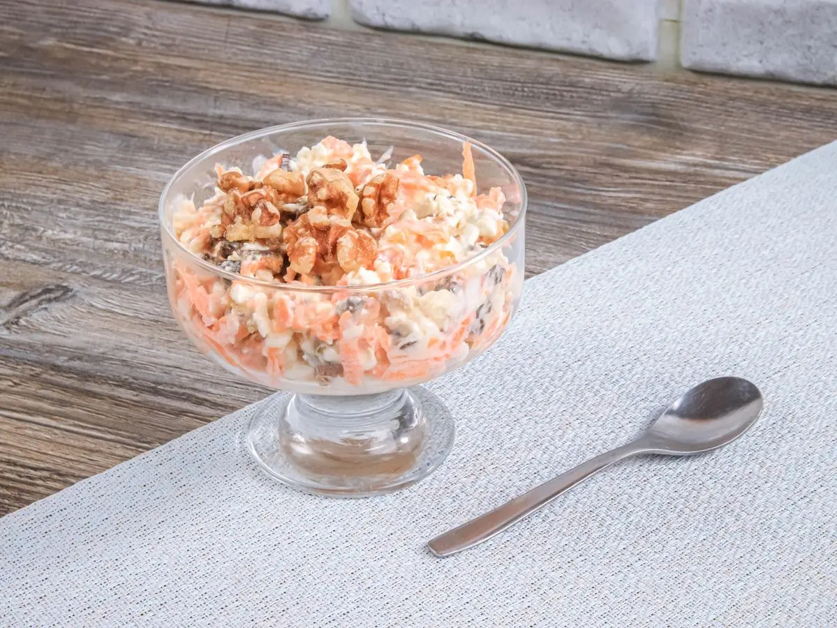 Шаг 6: Салат с морковью, творогом и сухофруктами