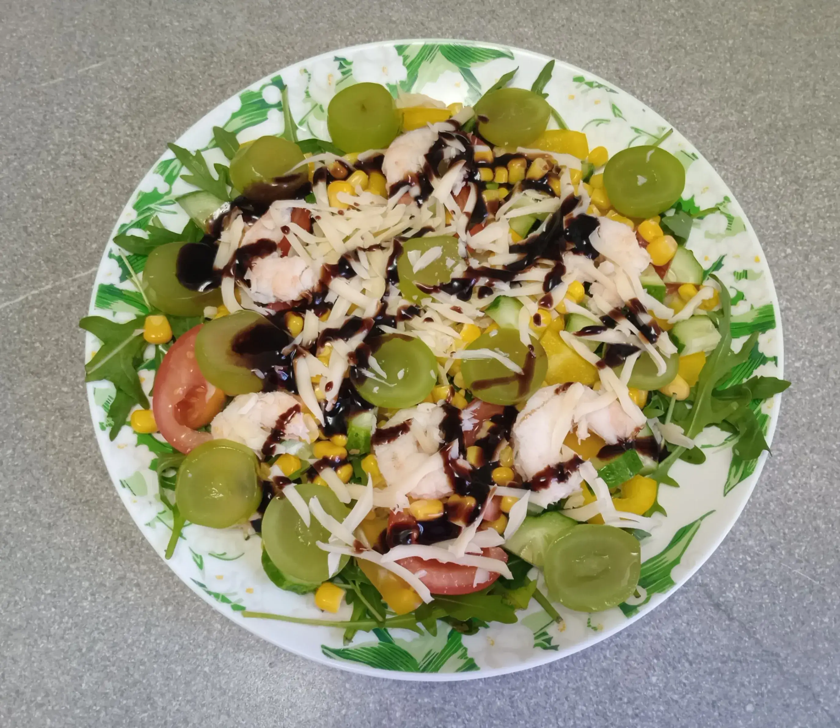 Салат с руколой, креветками и виноградом: шаг 6