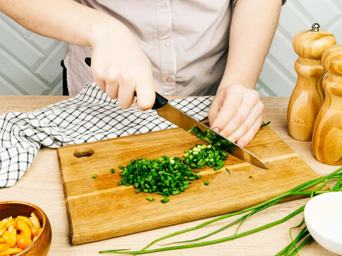 Шаг 6: Салат с ветчиной и маринованными опятами