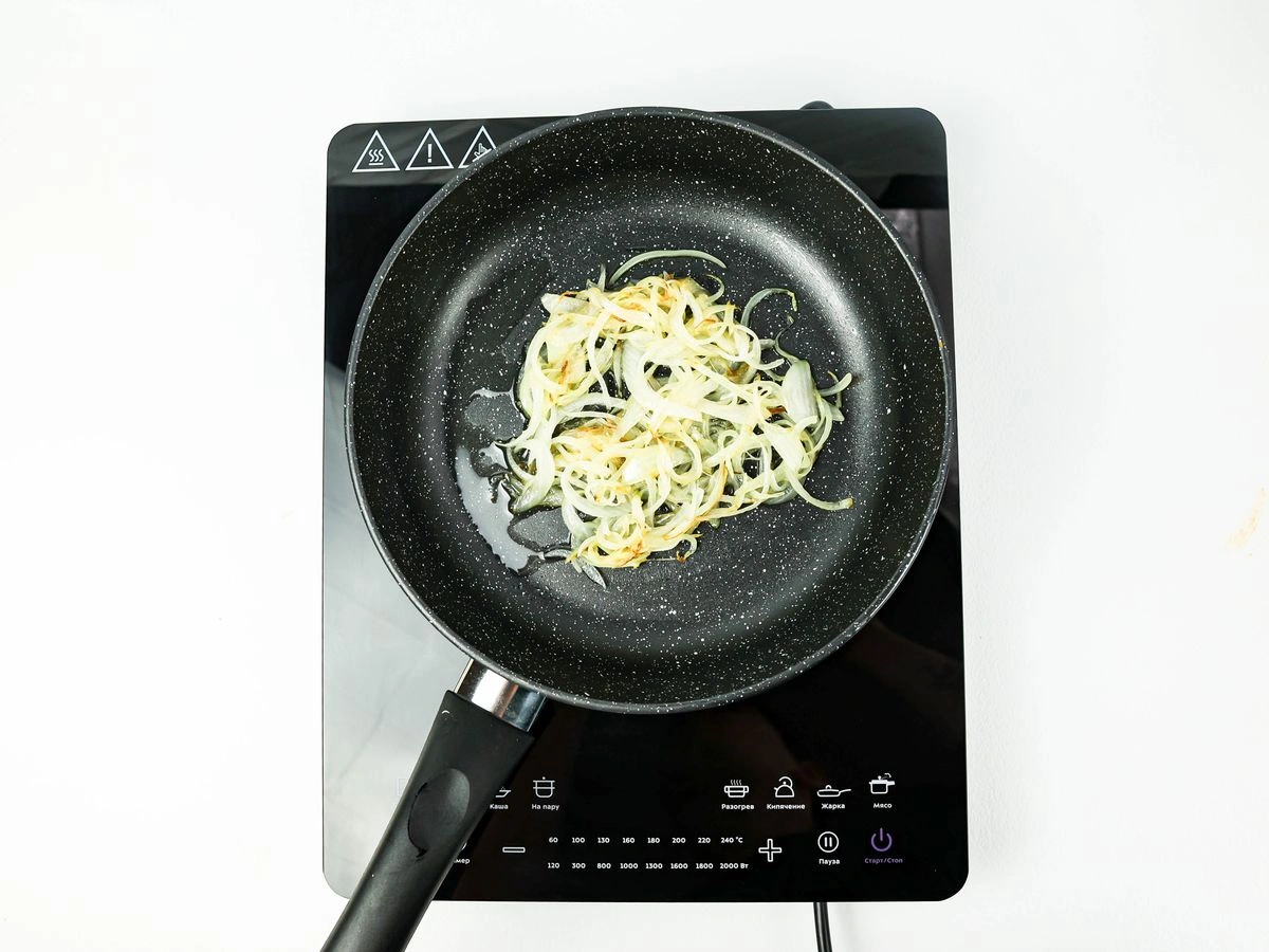 Шаг 6: Сардельки с тушеными овощами