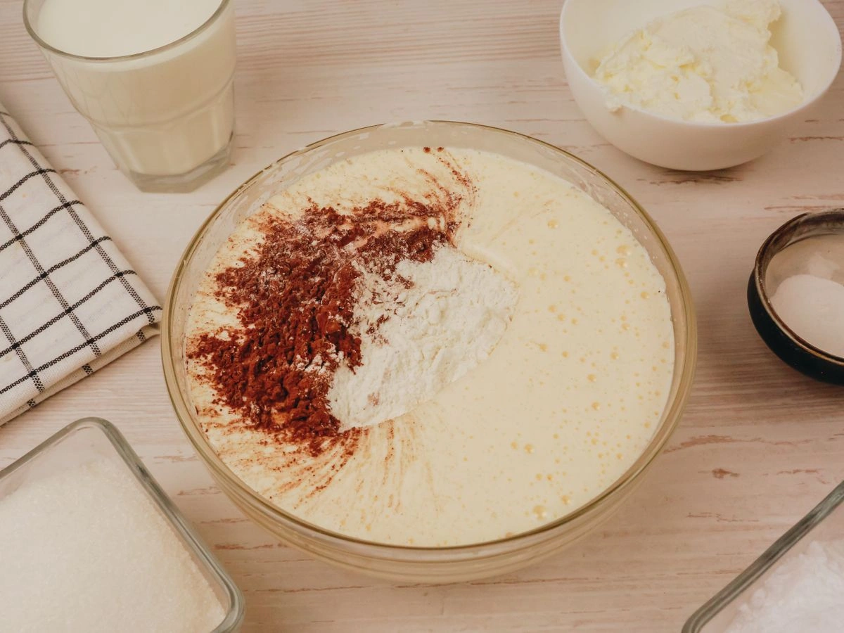 Шаг 6: Шахматный бисквит с голубикой и творожным сыром