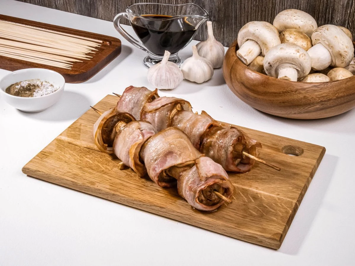 Шаг 6: Шашлычки из шампиньонов, запеченные в беконе