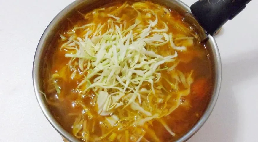 Щи с копчеными ребрышками: шаг 6