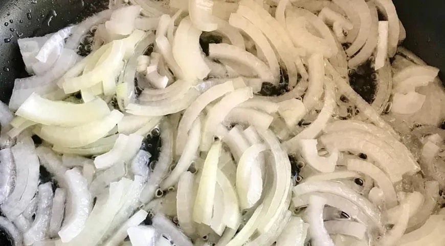 Щи из свежей капусты с курицей и помидорами: шаг 6