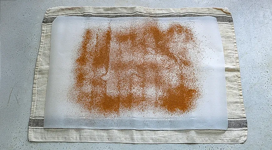 Шоколадное полено с фундуком: шаг 6