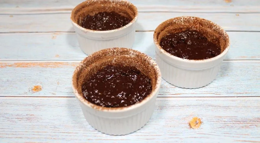 Шоколадный фондан с разрыхлителем: шаг 6