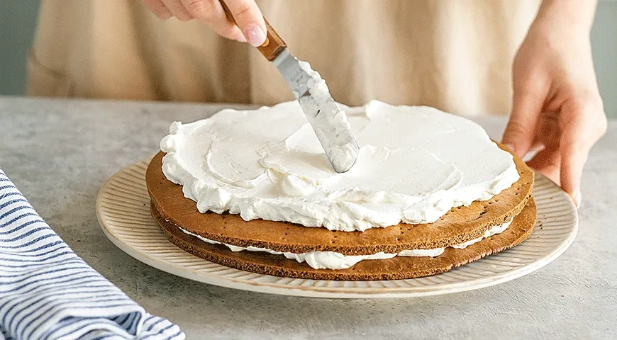 Шоколадный медовик со сметанным кремом: шаг 6