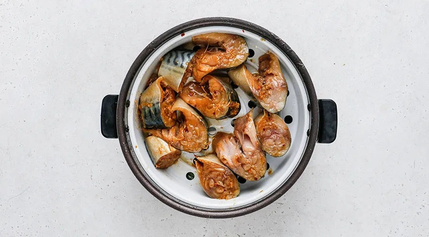 Скумбрия на пару в мультиварке: шаг 6