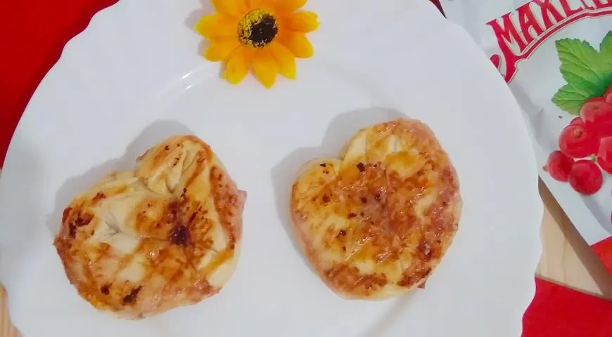 Слойки с творожным сыром и красносмородиновым джемом Махеевъ к 14 февраля: шаг 6