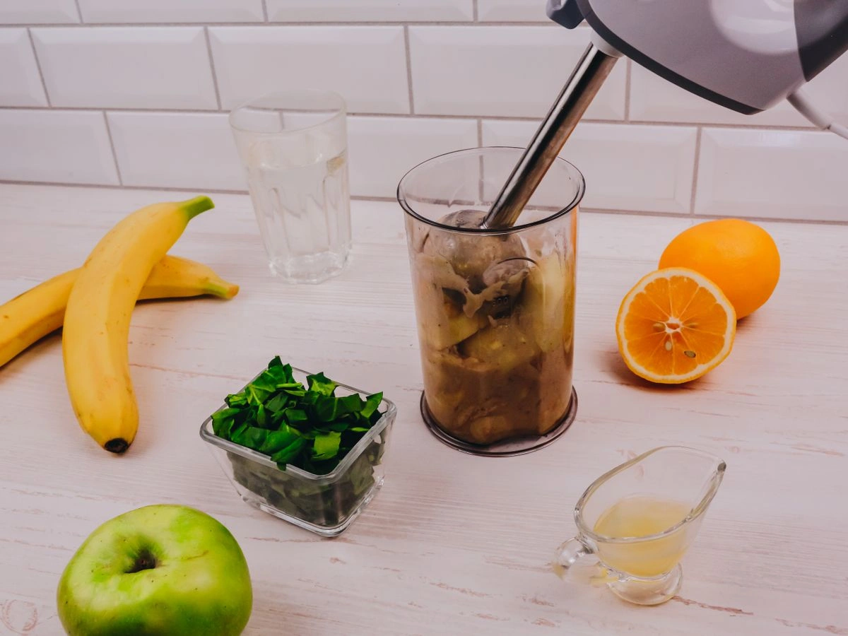 Шаг 6: Смузи из яблока, шпината, банана, апельсина