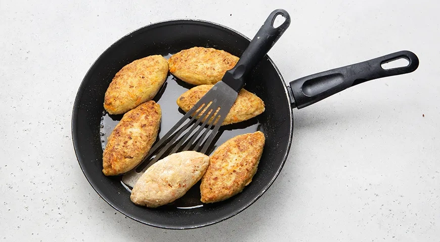 Сочные котлеты из кролика: шаг 6