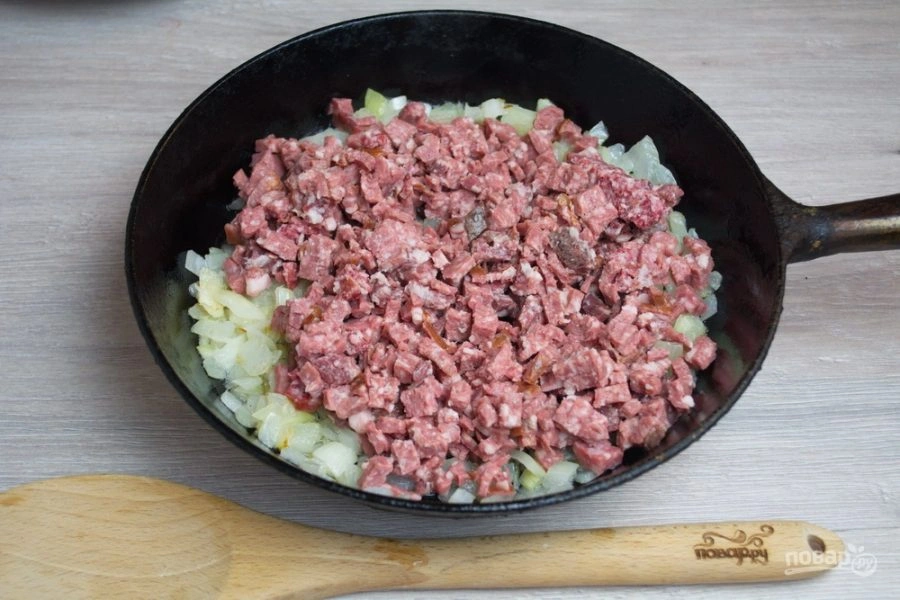 Шаг 6: Солянка с колбасой