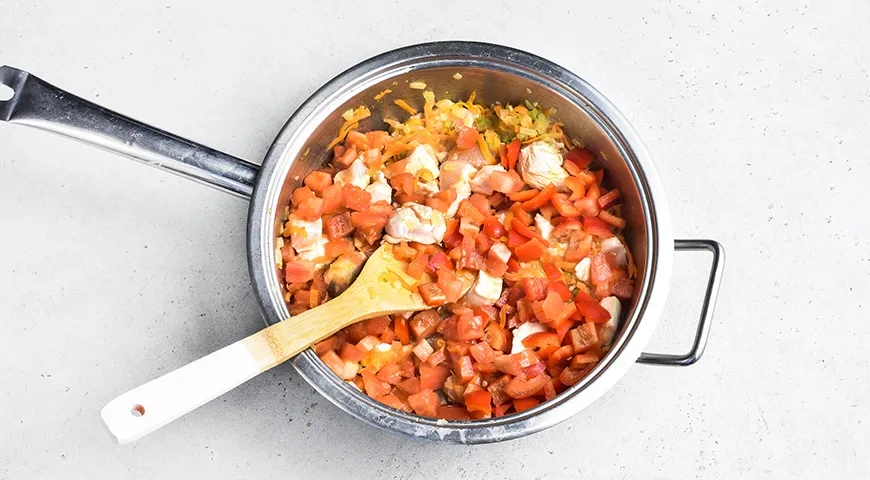 Спагетти по-домашнему с курицей и овощами в соусе: шаг 6