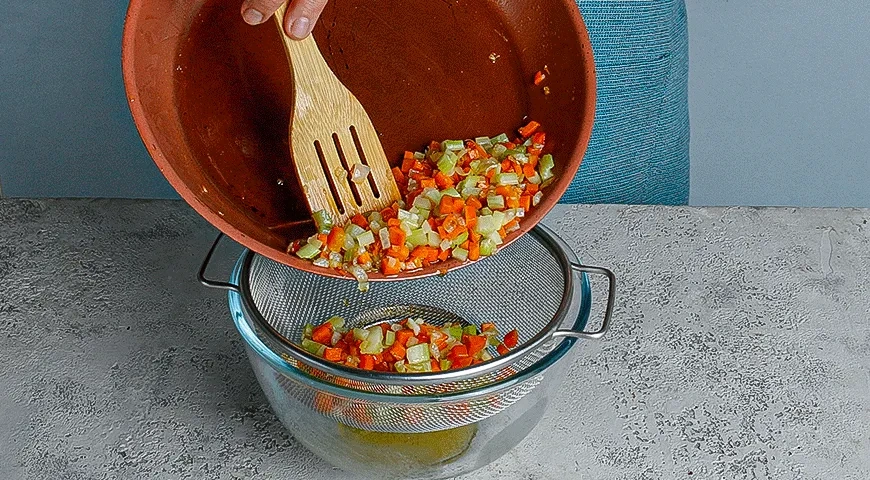 Суп гороховый с копченостями классический: шаг 6