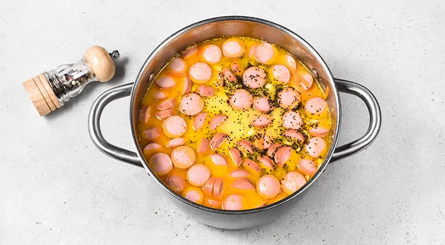 Суп с сосисками, вермишелью и плавленым сыром: шаг 6