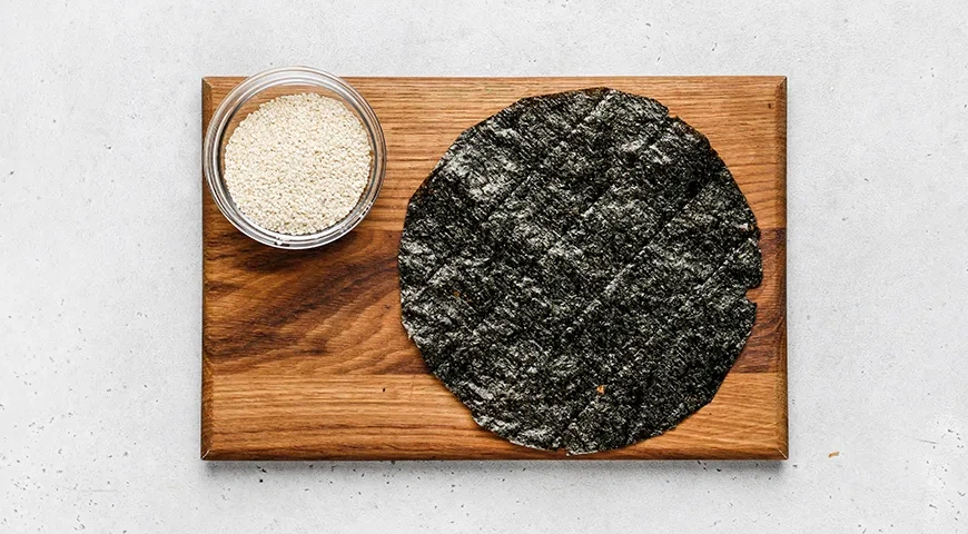 Суши-торт с крабовыми палочками: шаг 6