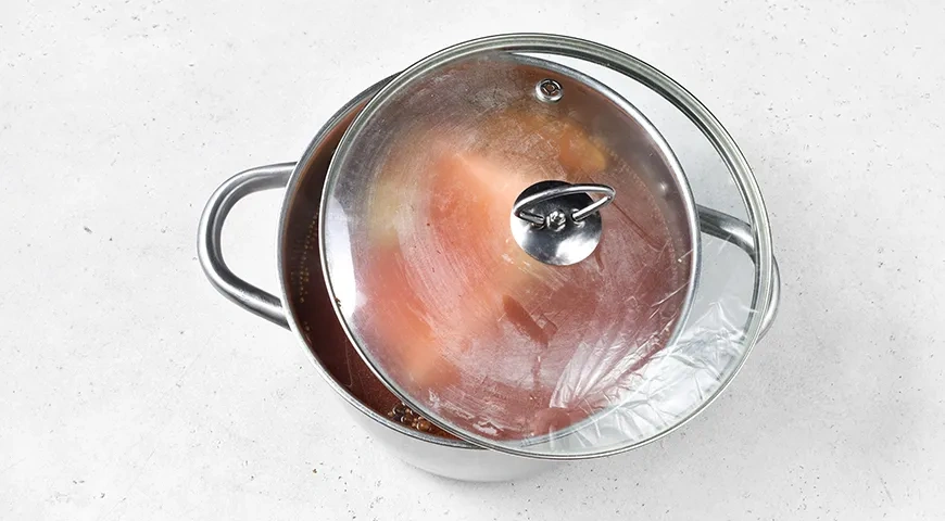 Свиные щечки в луковой шелухе: шаг 6