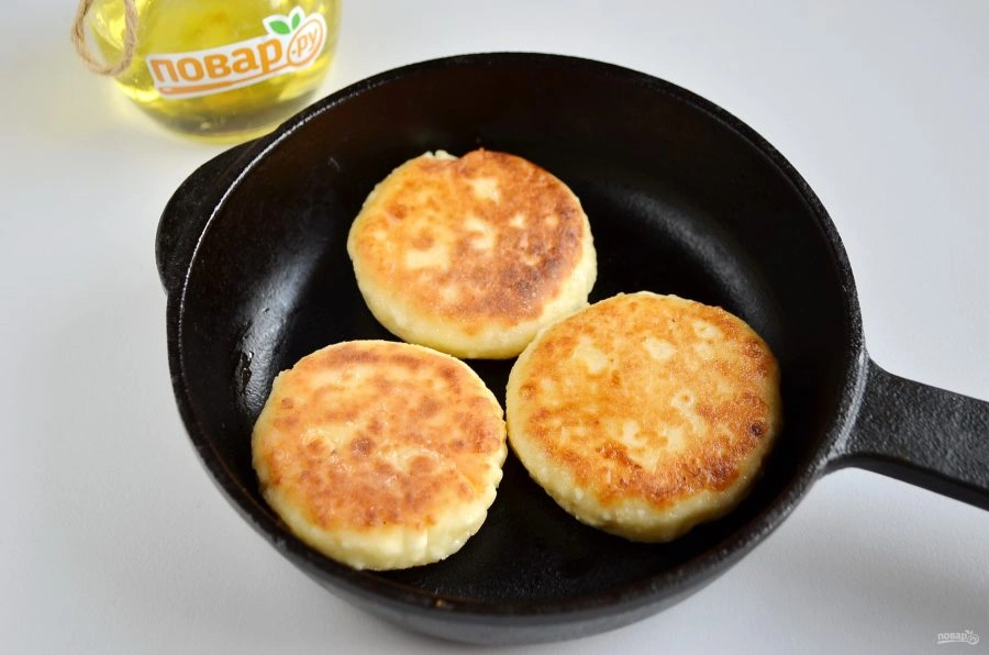 Шаг 6: Сырники классический рецепт