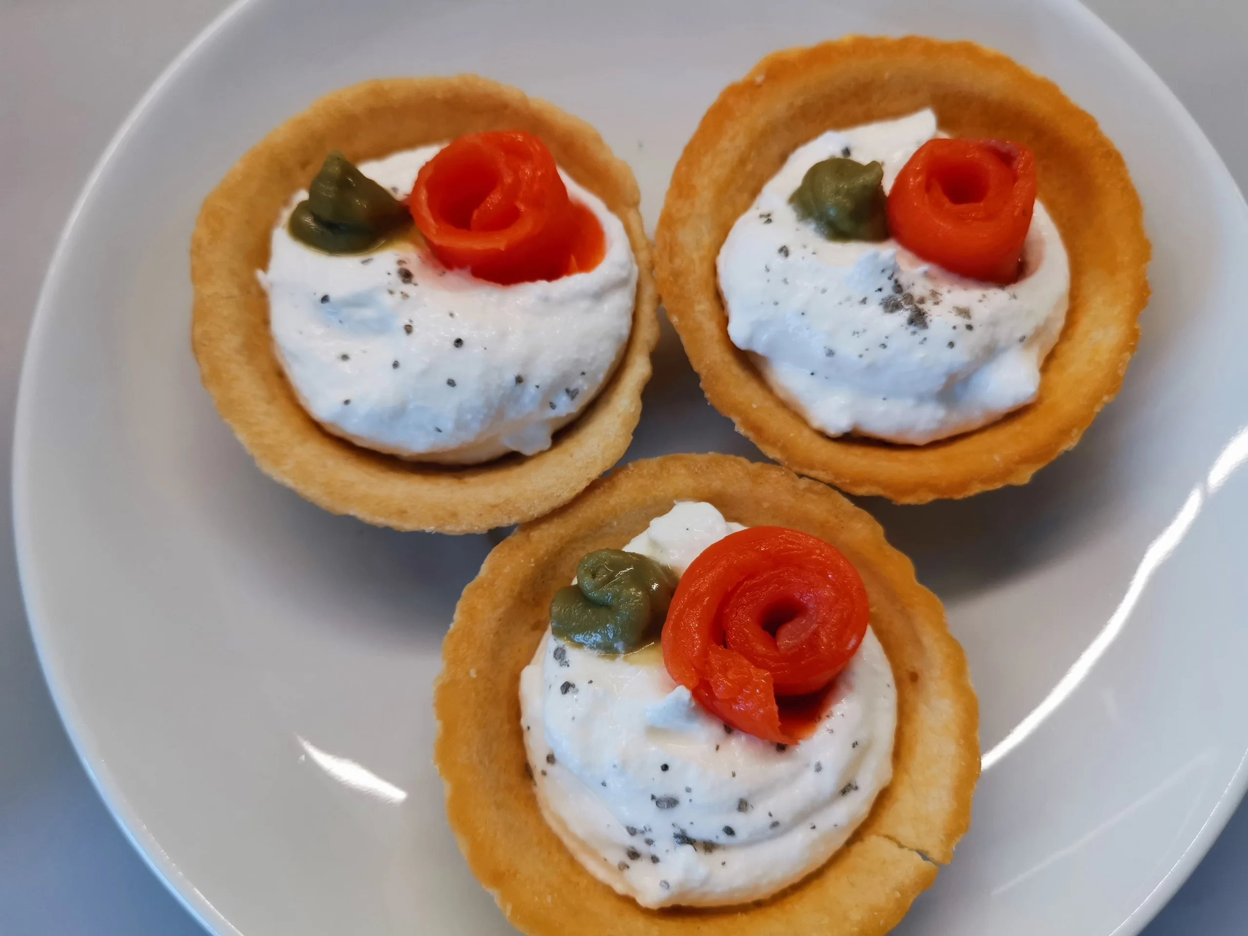 Шаг 6: Тарталетки с красной рыбой