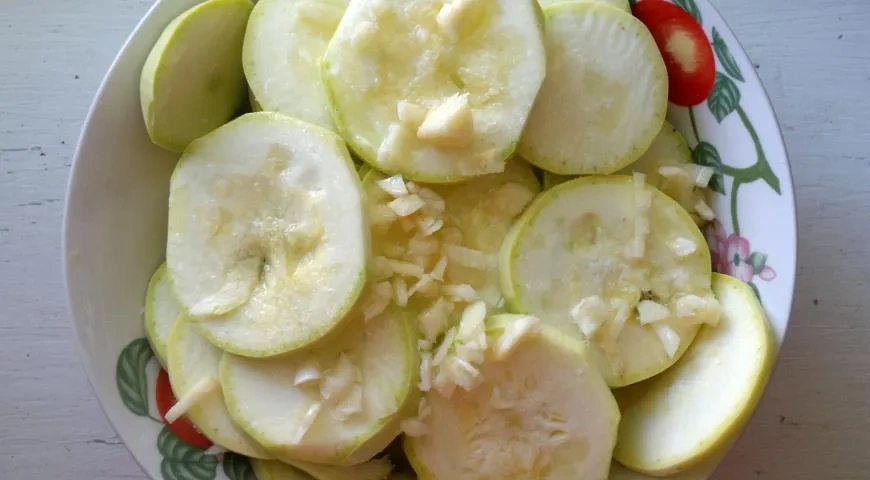 Тьелла - запеканка из картофеля, кабачков и помидоров: шаг 6