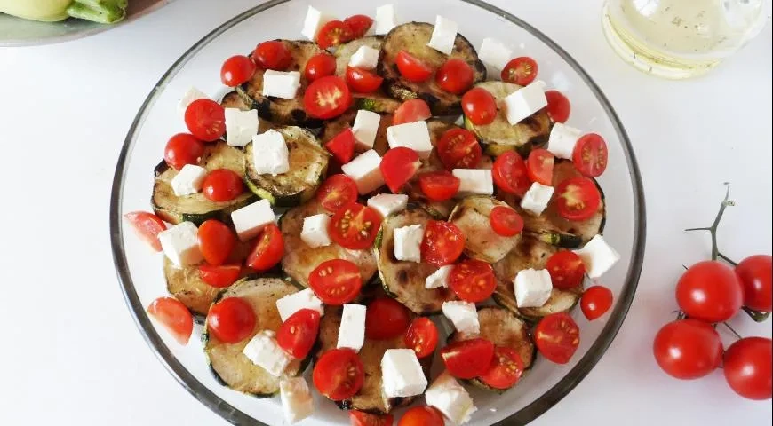 Теплый салат с кабачками гриль: шаг 6