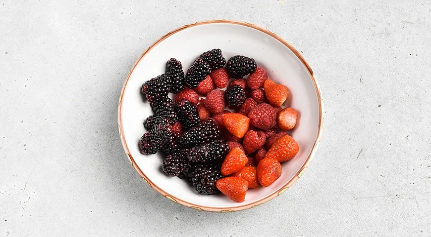 Трайфл Медовик в стакане: шаг 6