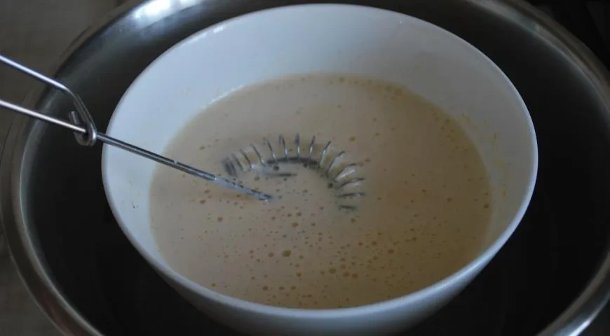 Творожная пасха с заварным кремом, миндалем и изюмом: шаг 6