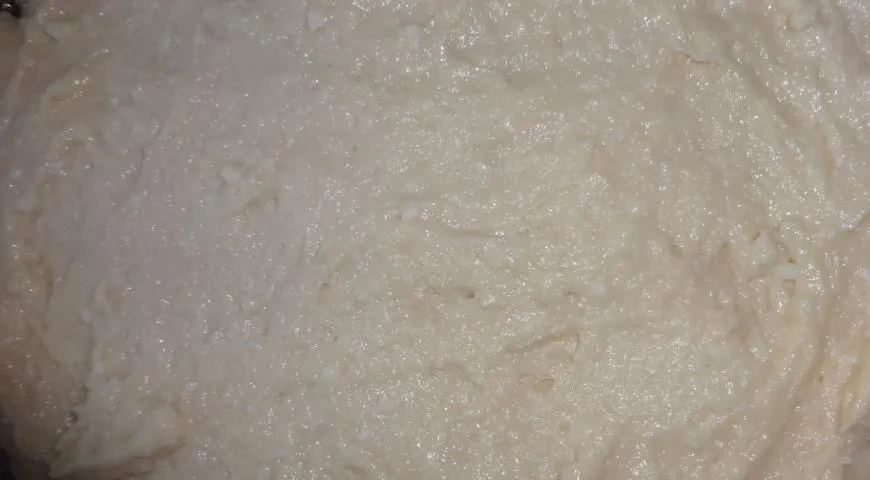 Творожный пирог с черешней и абрикосами: шаг 6