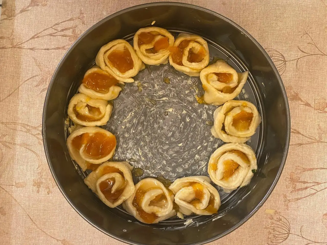 Шаг 6: Веночек абрикосовый из слоеного теста